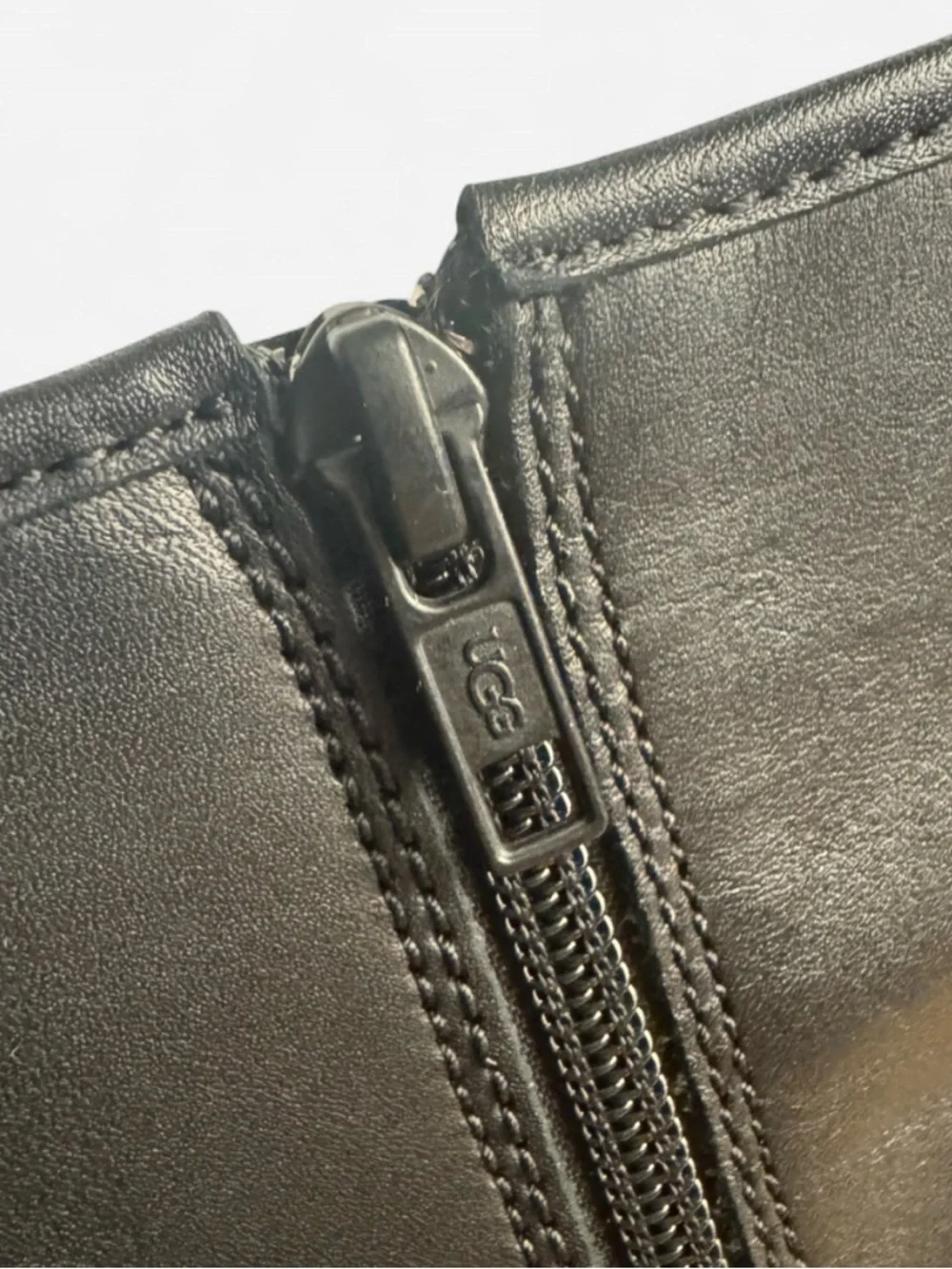 UGG Boot - Picture 4 of 7